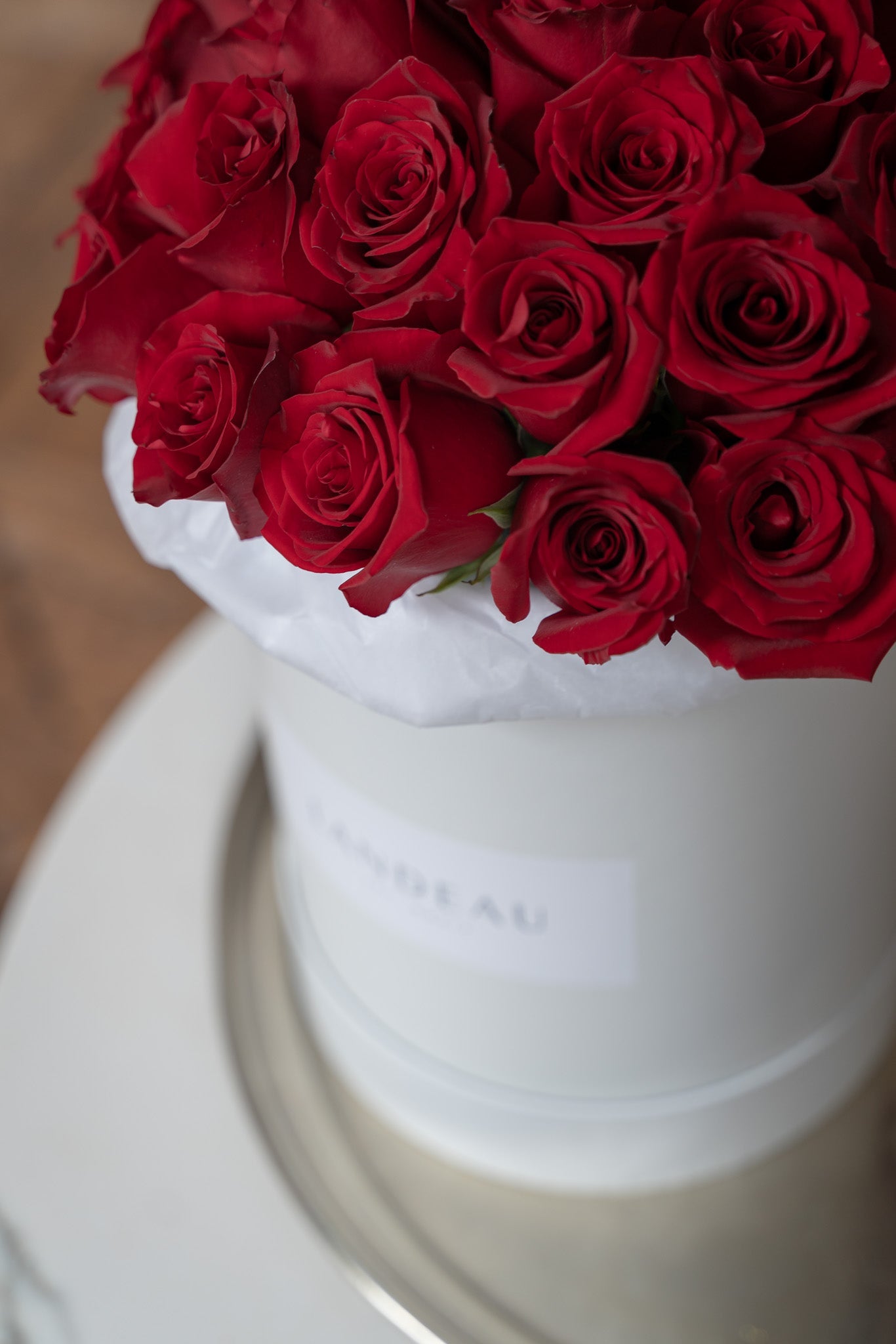 Pont des Arts – Roses rouges de luxe, livrées dans notre coffret signature