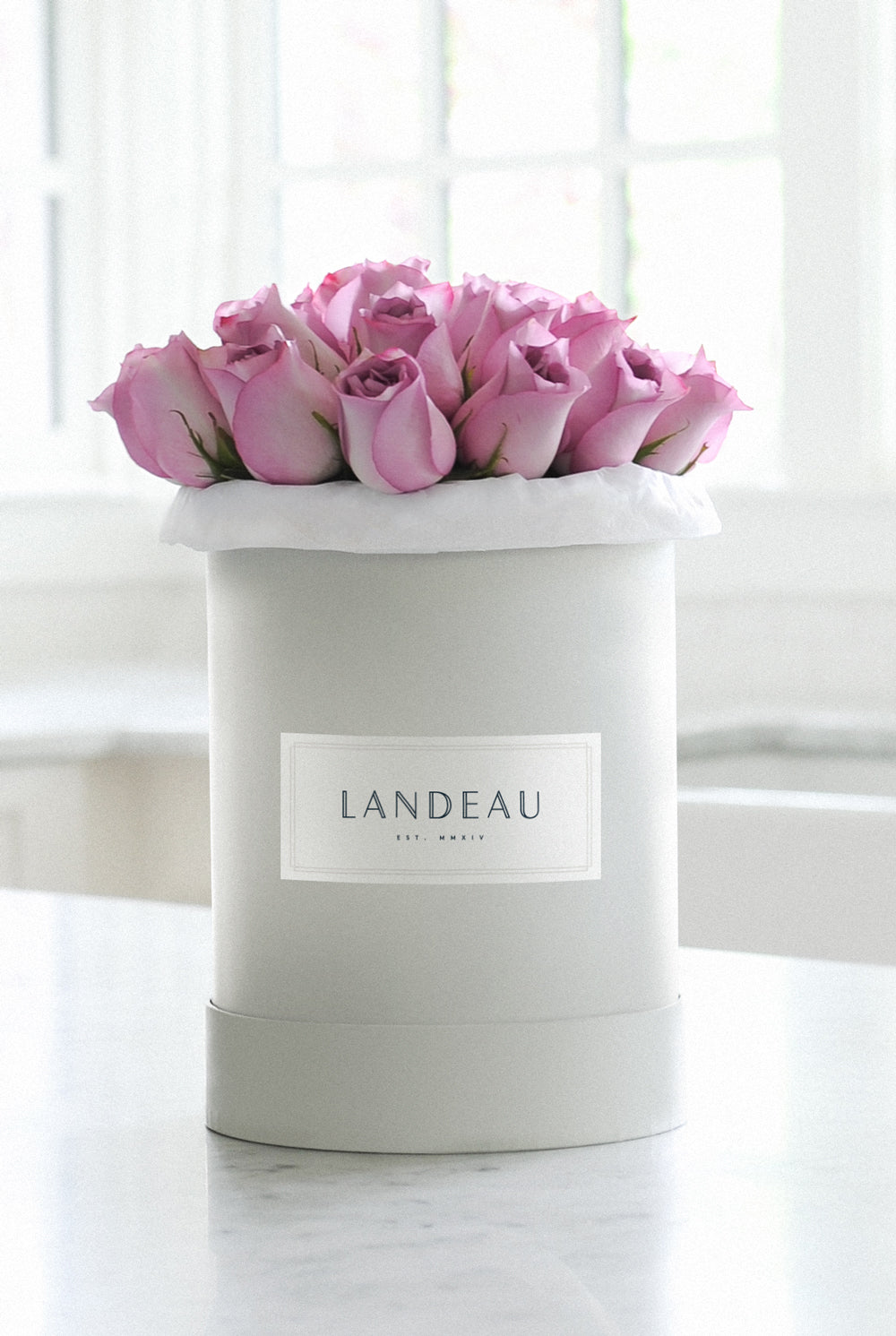 Lanval - Roses violettes de luxe, livrées dans notre coffret signature